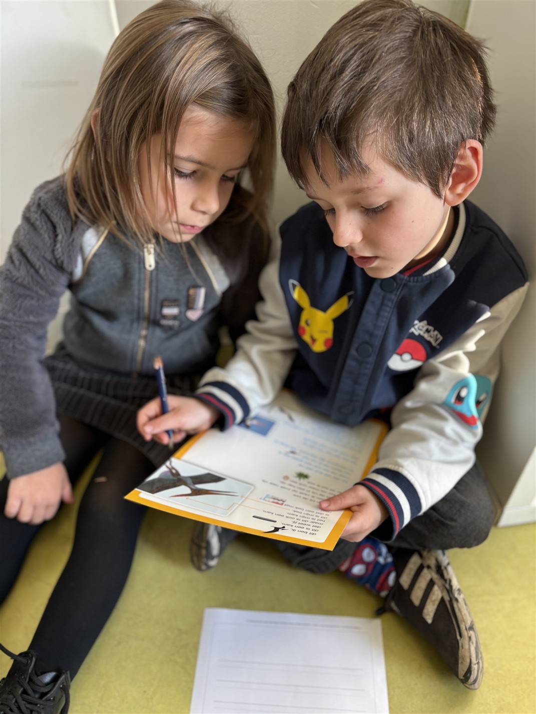 Leren en lezen over dino's 