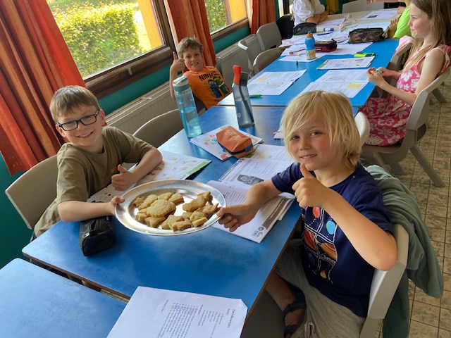 Zandkoekjes bakken voor papa